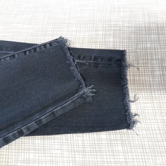 Madewell Women's Jeans Size 26 Black 9" High Riser Skinny Distressed Raw Hem - Picture 8 of 16